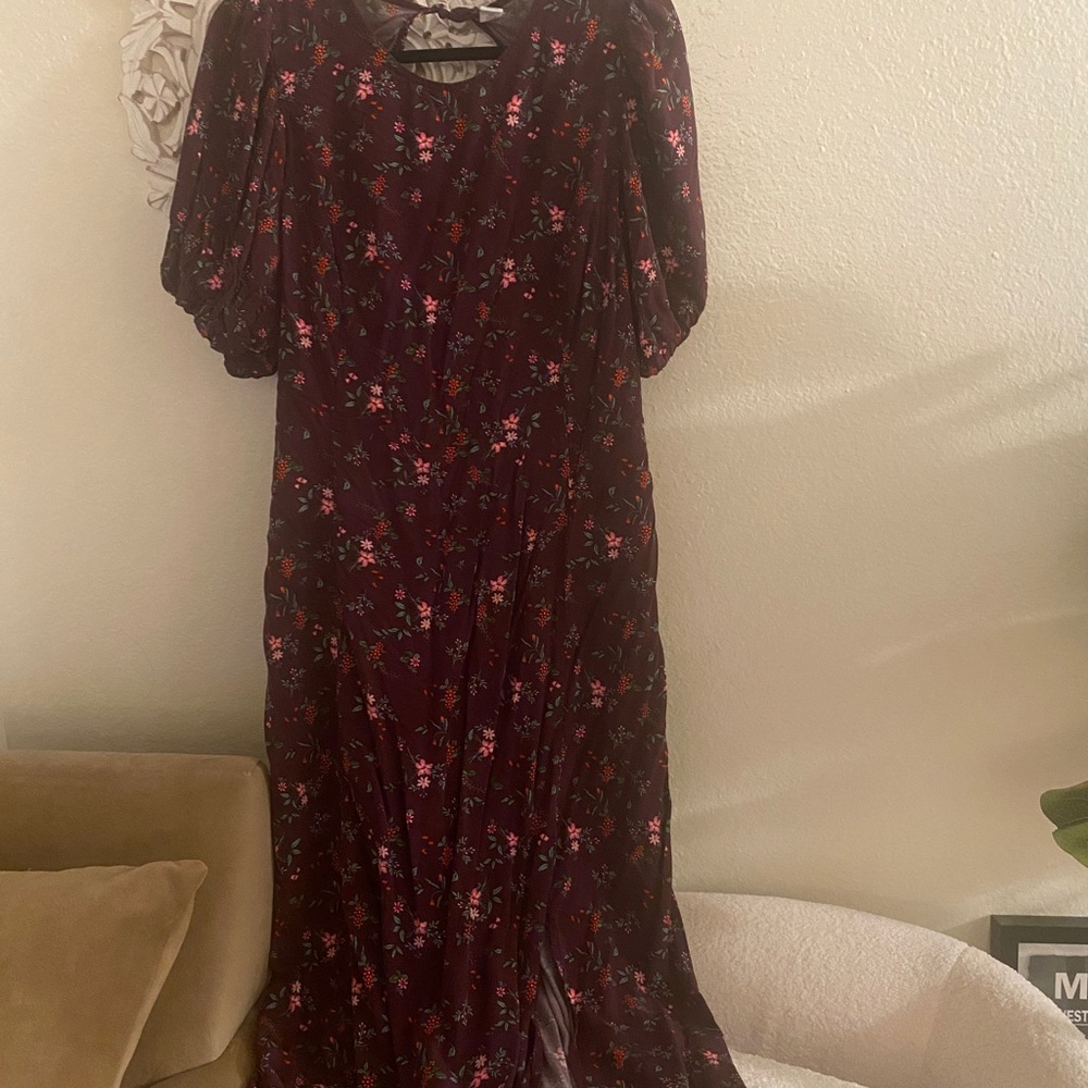 Floral puff sleeve dress with side slit 🤍